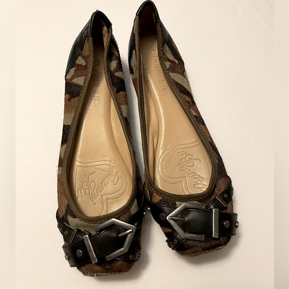 Gianni Bini camo flats